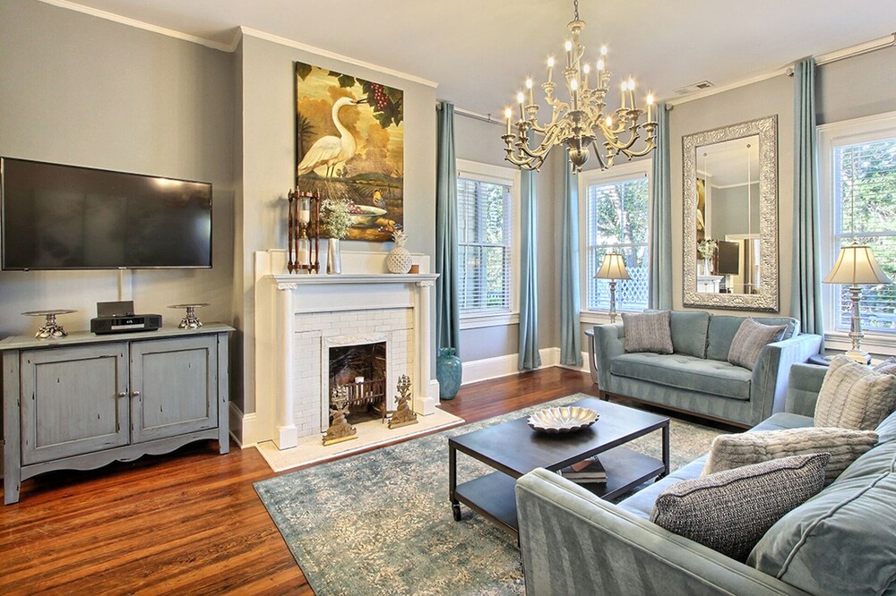 Elegant Home Near Forsyth | Heated Pool Access | Southern Hall Upper By Southern Belle Savannah
