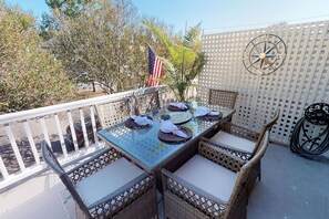 Outdoor dining - Elegant Home Near Forsyth | Heated Pool Access (Savannah)