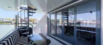 84 'LUXURY YACHT - ELÄKYMÄN HUOMAUTUS- 4 makuuhuonetta - 2. 5 kylpyhuonetta vuodepaikkoja 7