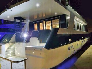 Exterior - 84’YACHT, DEEP FALL DISCOUNTS,KING BEDS,MASSAGES,CHEF,KAYAKS,SUP (South Pasadena)