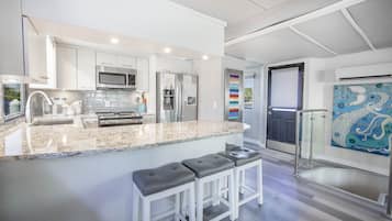 KylskÄp, mikrovÄgsugn, ugn och spishÀll