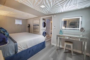 4 bedrooms, iron/ironing board, free WiFi, bed sheets