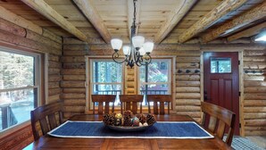 Talo, useita sänkyjä (Tahoe Donner Log Cabin) | Yksityinen keittiö