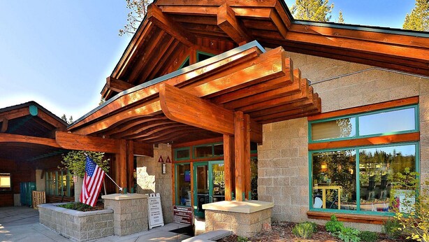 Talo, useita sänkyjä (Tahoe Donner Log Cabin) | Ulkopuoli