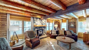Talo, useita sänkyjä (Tahoe Donner Log Cabin) | Olohuone