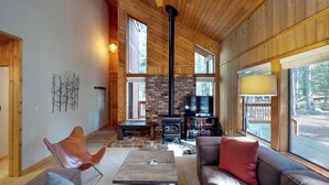 Unclassified image, 4 of 35, button - Family Mountain Chalet (Truckee)