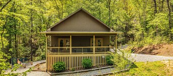 Wooded Seclusion-1 mile from Smoky Mtn National Park and Smoky Mtn Railway