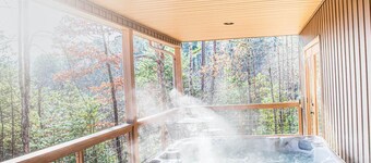 Art's Bungalow - à 1,6 km du parc national de Smoky Mtn et du centre-ville de Bryson City