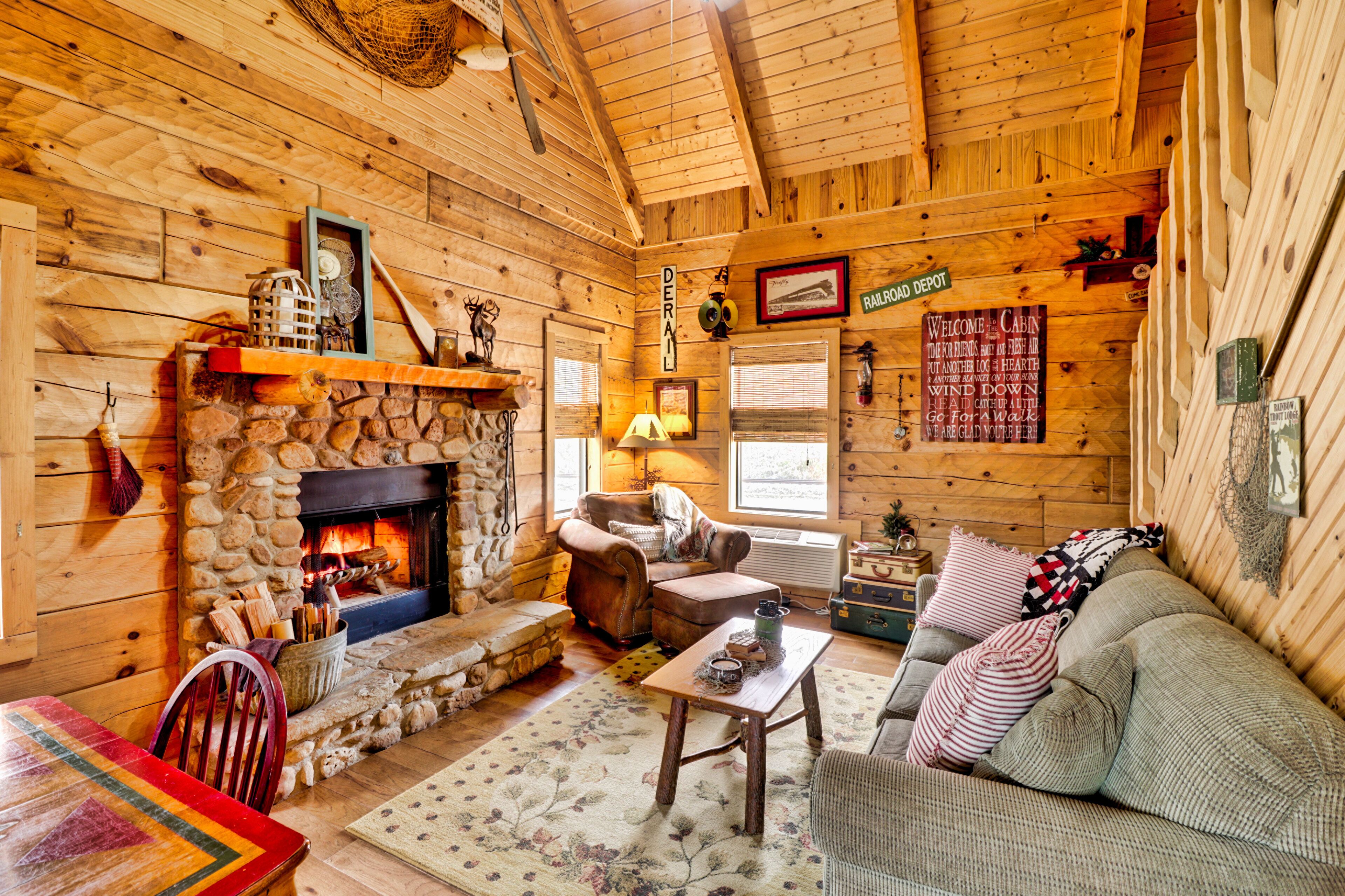 River Front Relaxing Log Cabin  Unwind-Refresh-Enjoy - Great View! 
