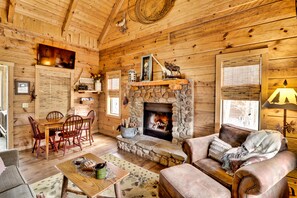 Älytelevisio, takka, DVD-soitin, videokirjasto