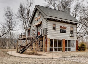 Exterior - River Front Relaxing Log Cabin  Unwind-Refresh-Enjoy - Great View!  (Mountain View)