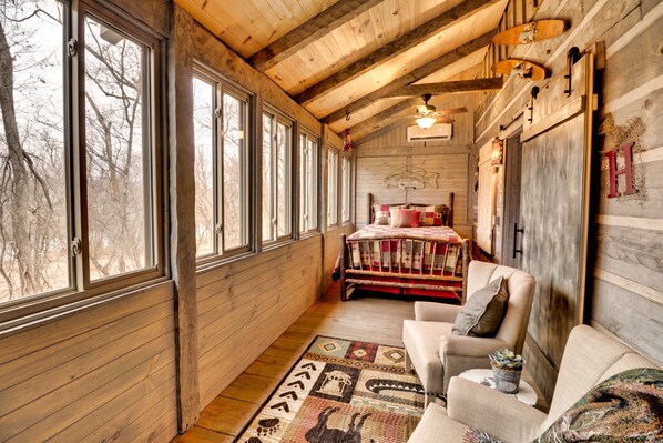 2 makuuhuonetta, työpöytä, silitysrauta/-lauta, ilmainen Wi-Fi