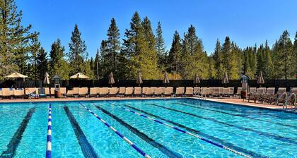 Tahoe Donner Wooded Family Cabin