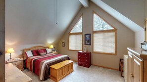 Ferienhaus, Mehrere Betten (Tahoe Donner Wooded Family Cabin)