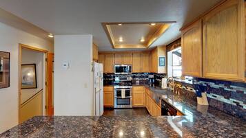 House, Multiple Beds (Tahoe Donner Wooded Family Cabin) | Private kitchen | Fridge, microwave, stovetop, dishwasher