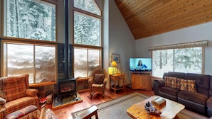Unclassified image, 2 of 27, button - Tahoe Donner Wooded Family Cabin (Truckee)