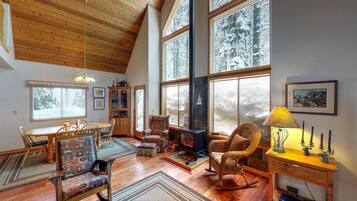 House, Multiple Beds (Tahoe Donner Wooded Family Cabin) | Living room | TV, fireplace, DVD player