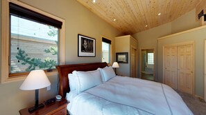 House, Multiple Beds (Mountain View Tahoe Donner Family Get)