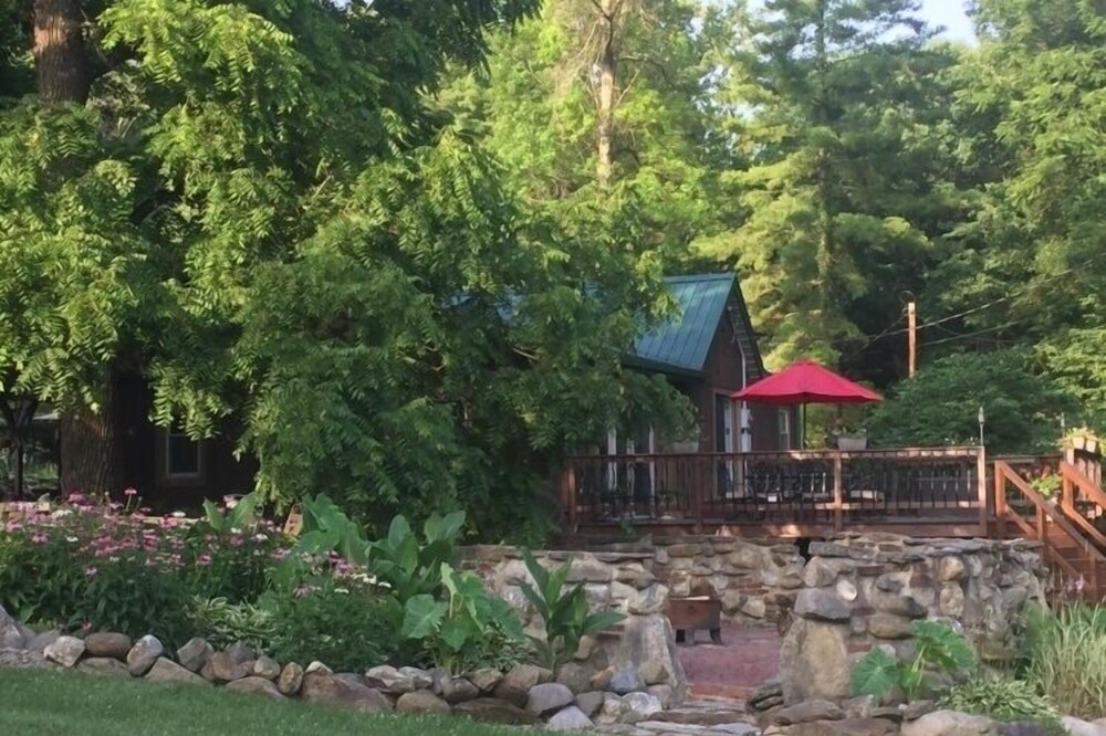 Eagles Rise Cabin on Sugar Creek with hot tub