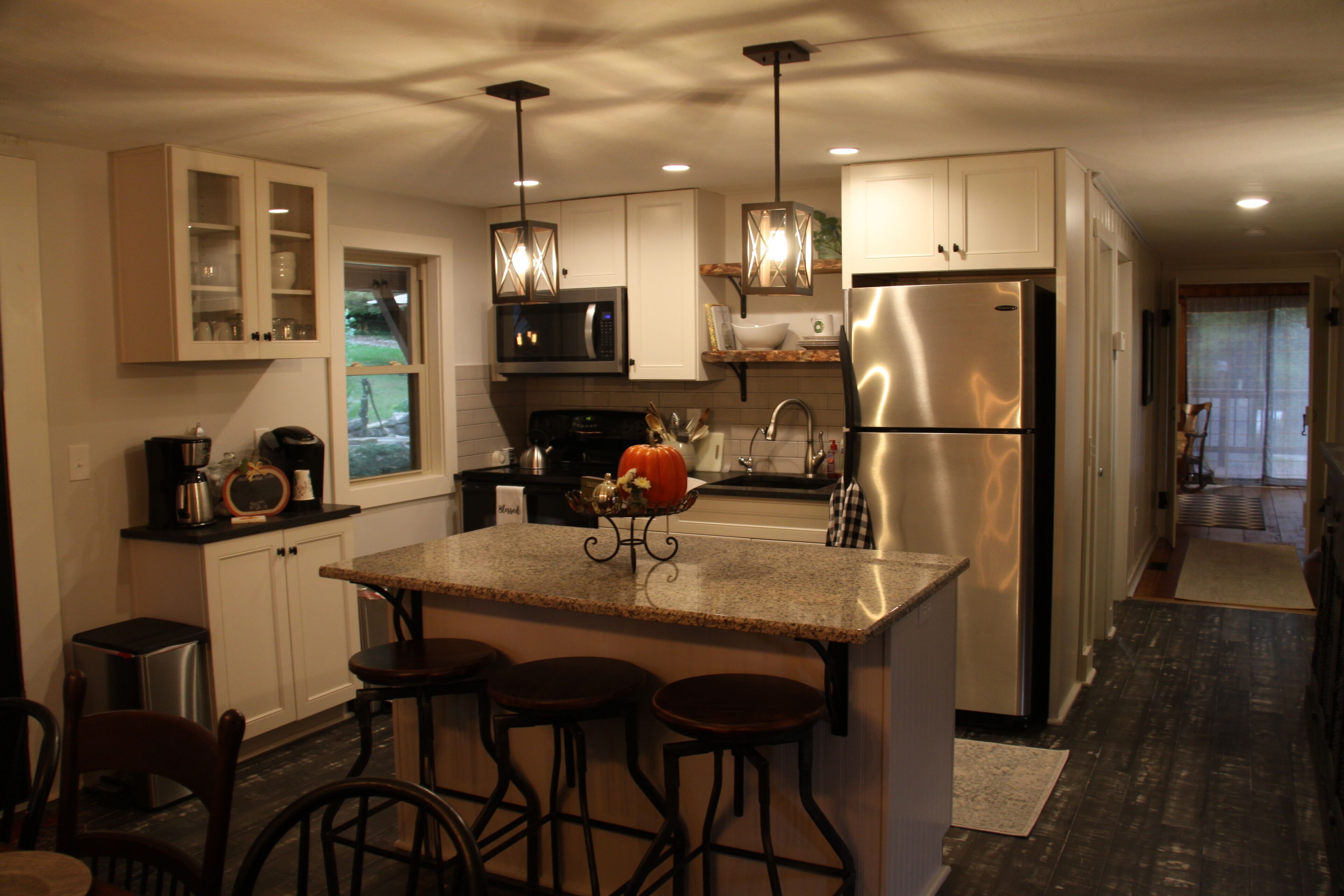 Eagles Rise Cabin on Sugar Creek with hot tub