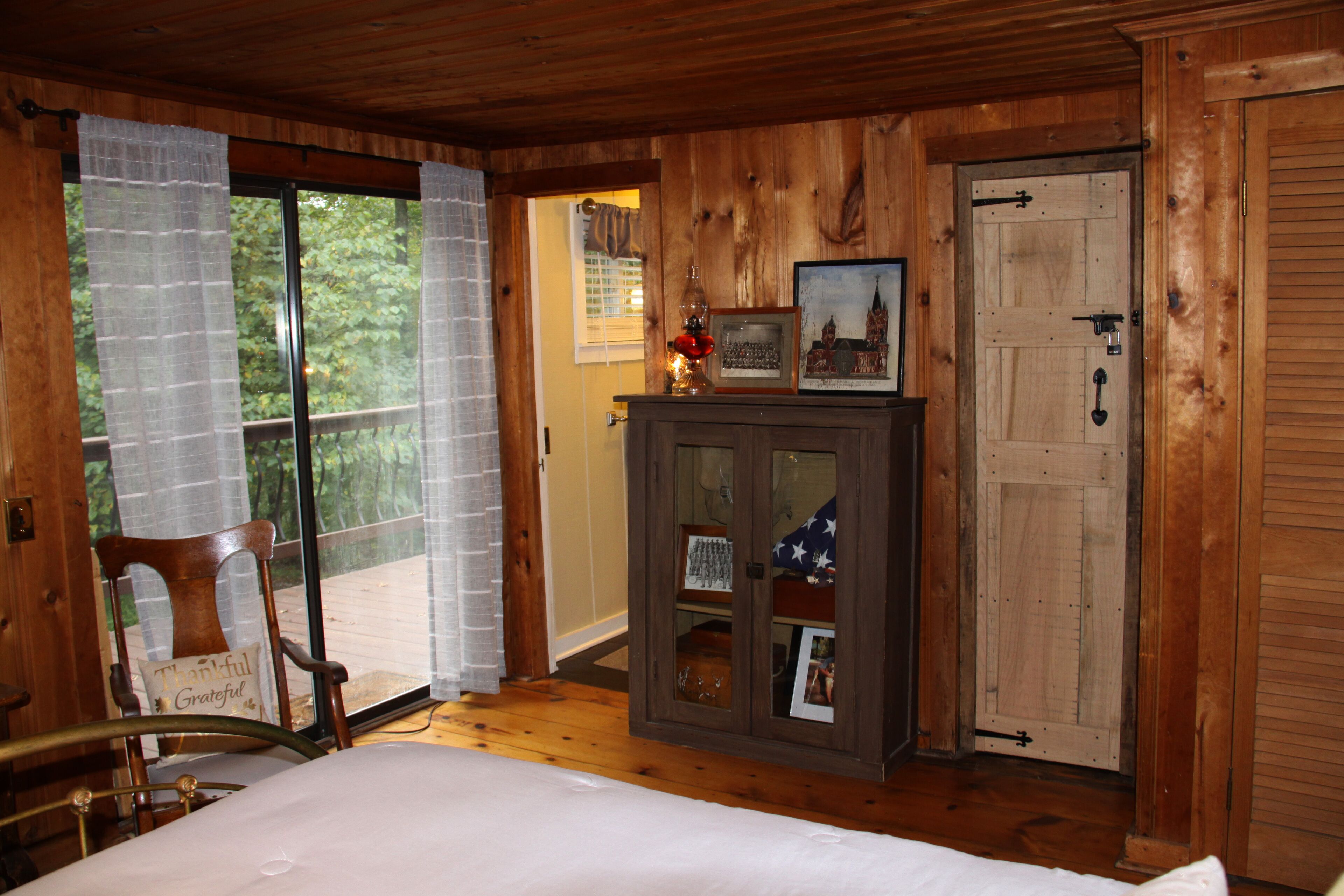 Eagles Rise Cabin on Sugar Creek with hot tub