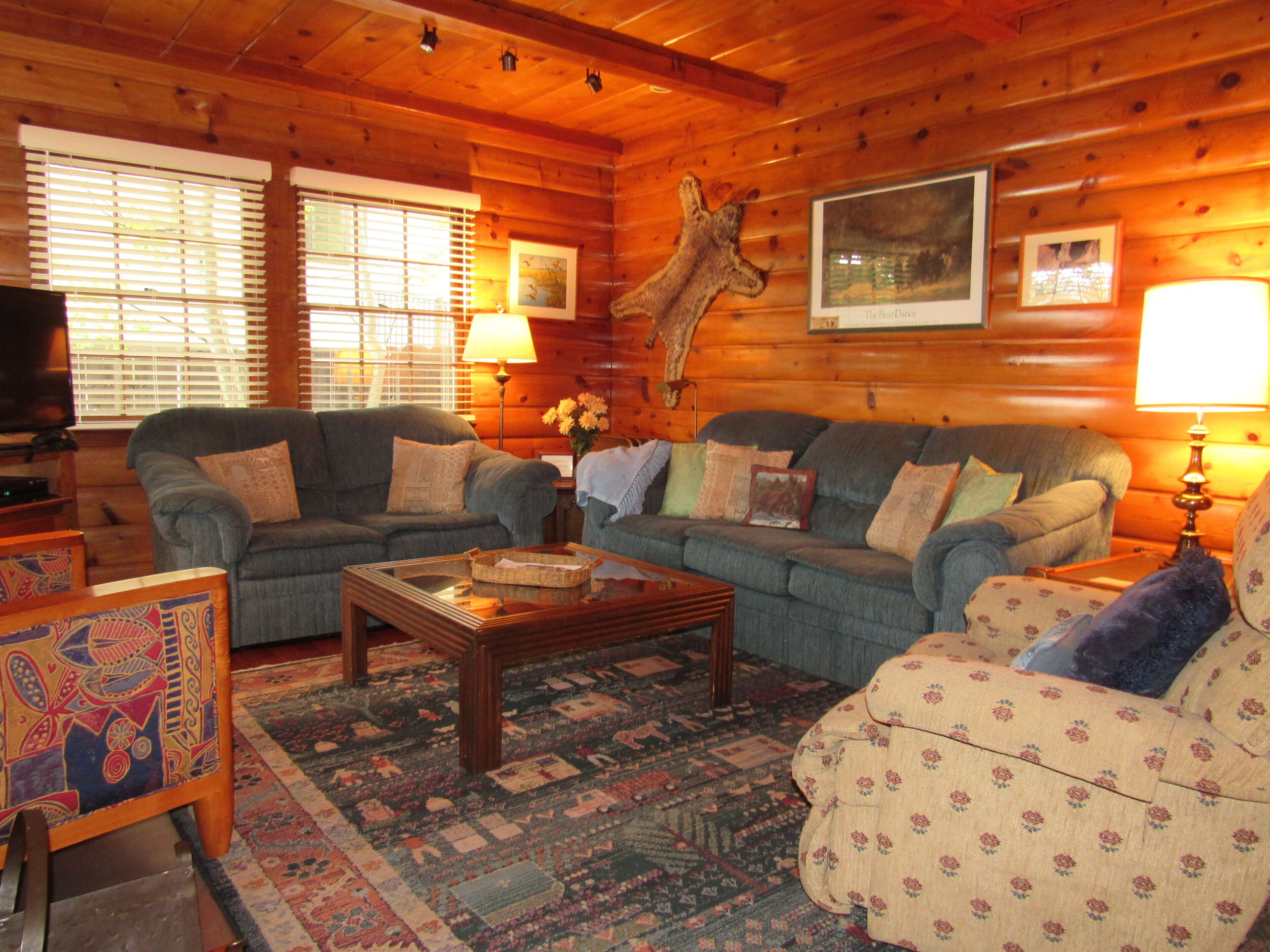 4 + 3 LAKEFRONT HOME W/BOAT DOCK & PRIVATE BEACH