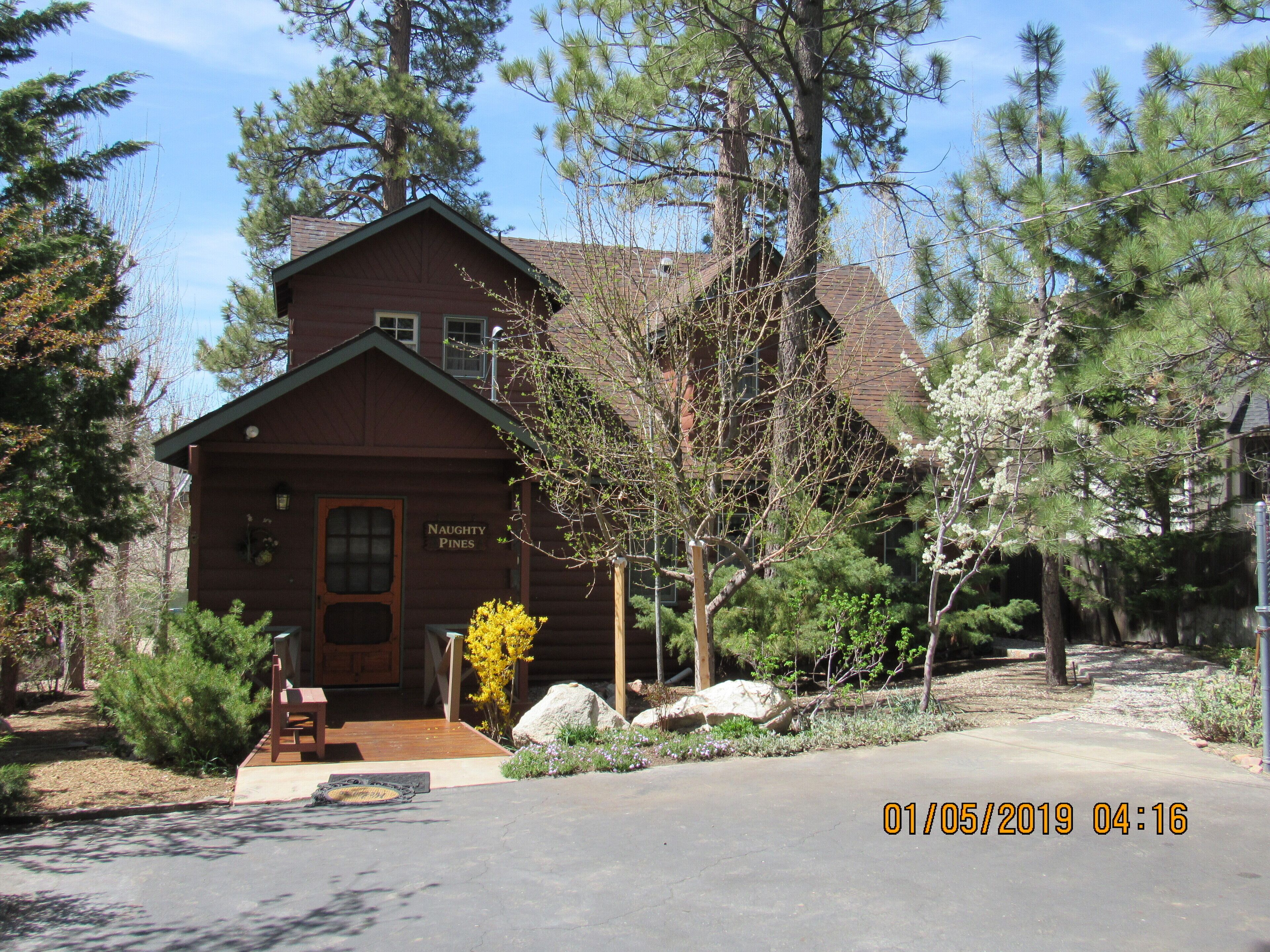 4 + 3 LAKEFRONT HOME W/BOAT DOCK & PRIVATE BEACH
