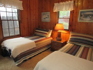 4 bedrooms, desk, free WiFi, bed sheets