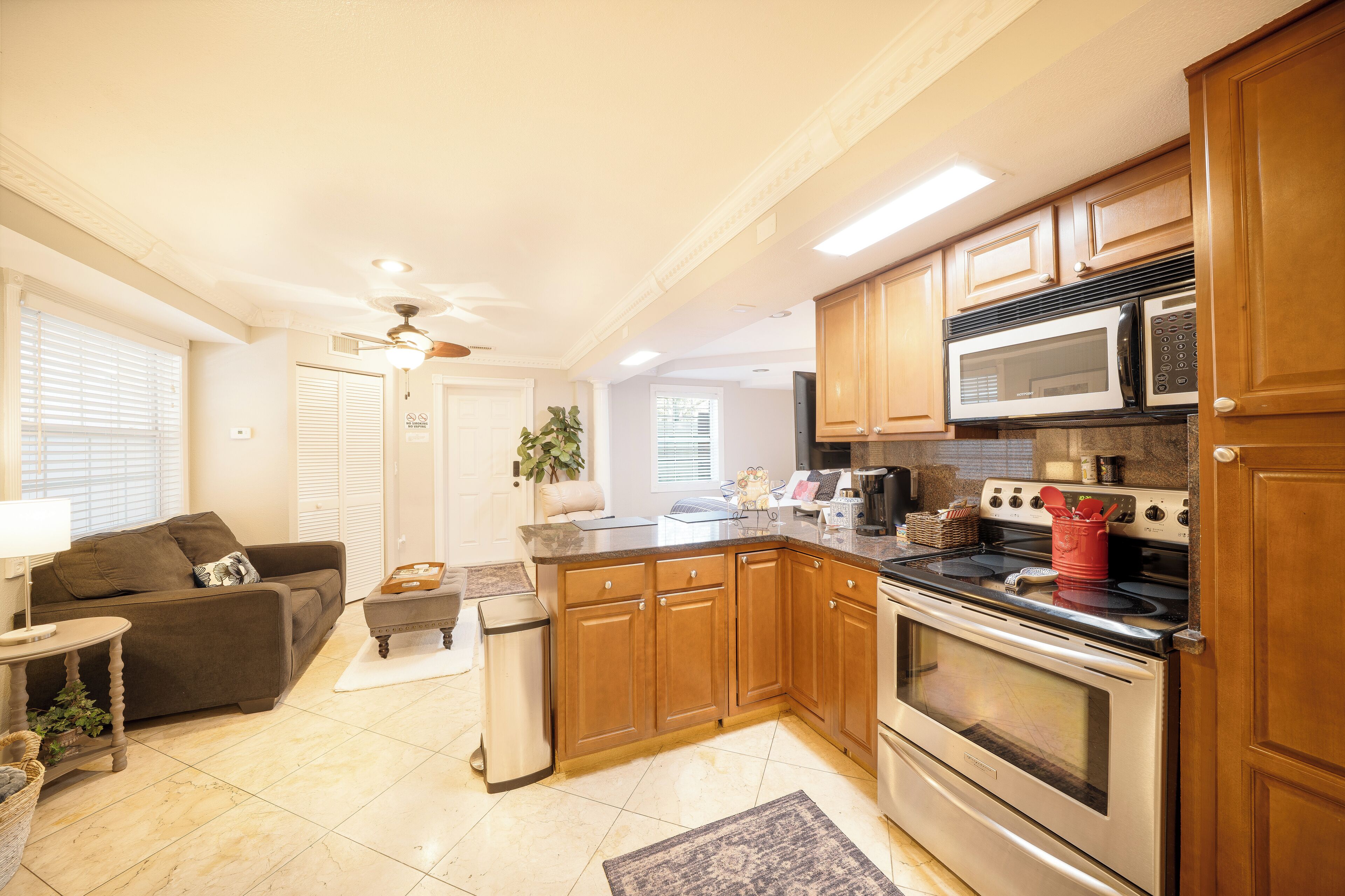 大型雪櫃/冰箱、微波爐、焗爐、爐具