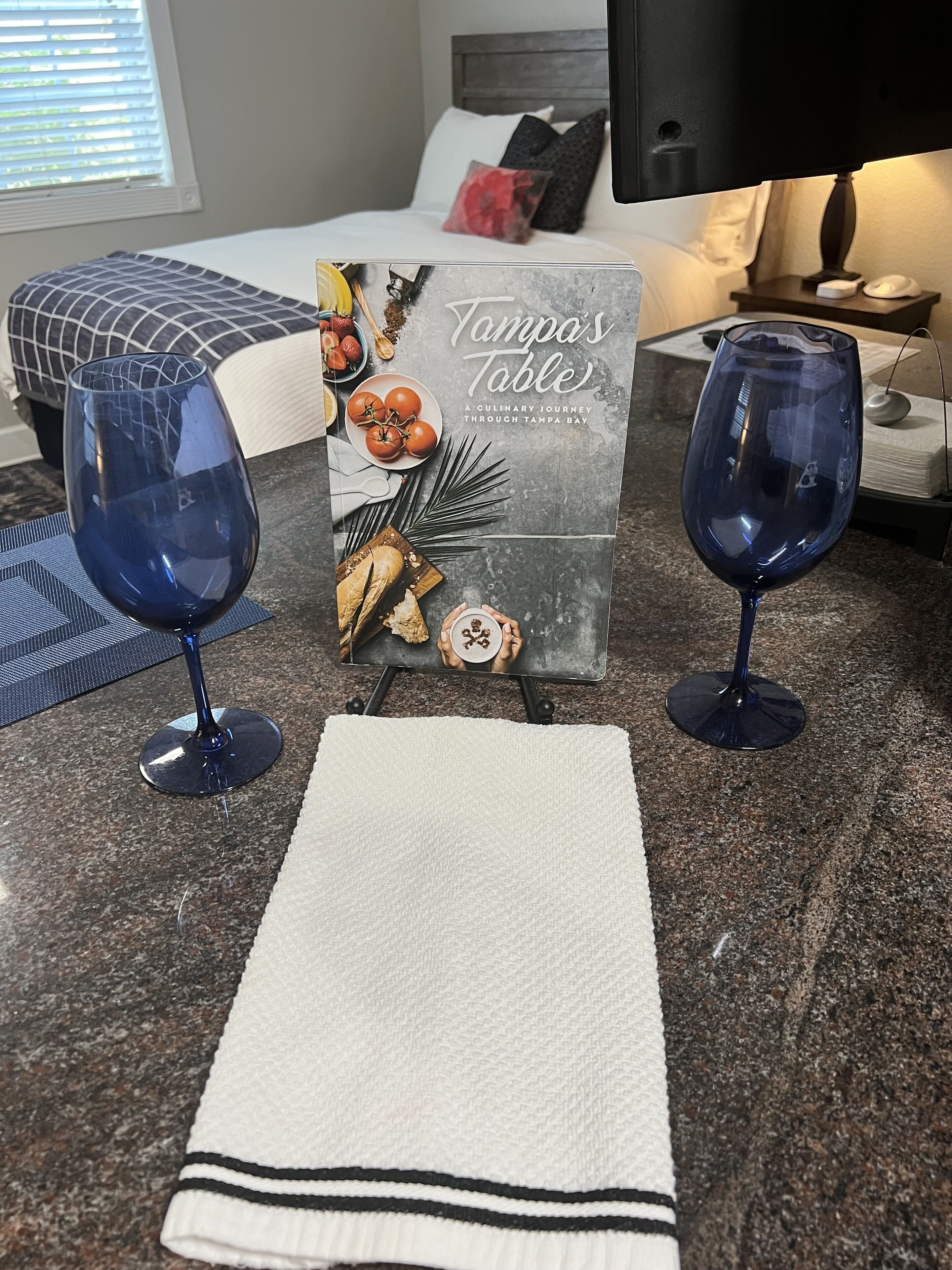 IN HISTORIC HYDE PARK! STEPS TO BAYSHORE- 5 STARS!