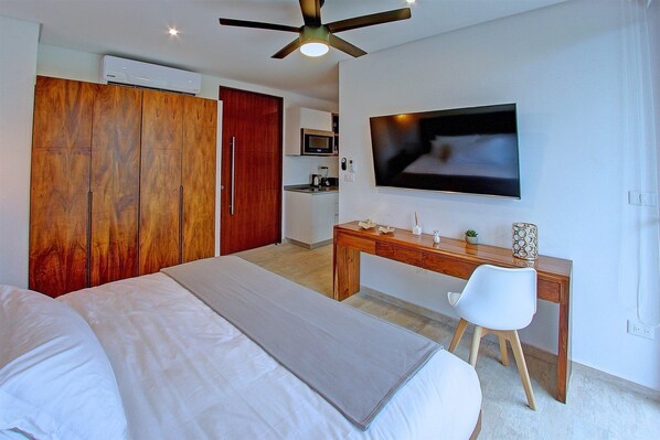 Room - Loveboat Penthouse Studio With Private Splash Pool – PENTHOUSE 5 B – By Salt-Kisses (Tulum)