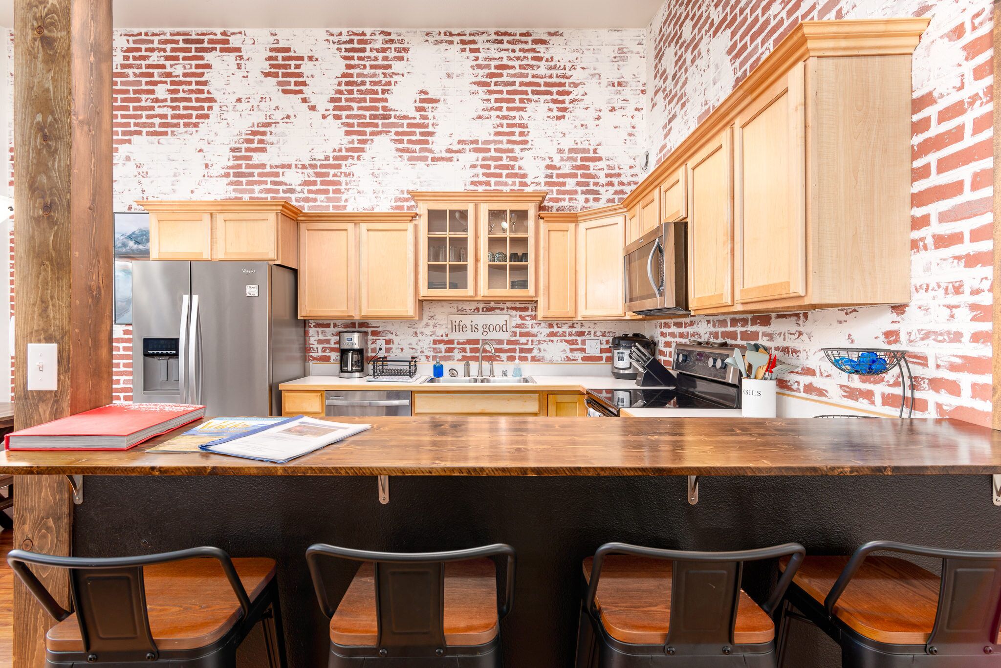 Sauna - Heated Garage - Great Location - Mountain Views - Quiet Neighborhood 