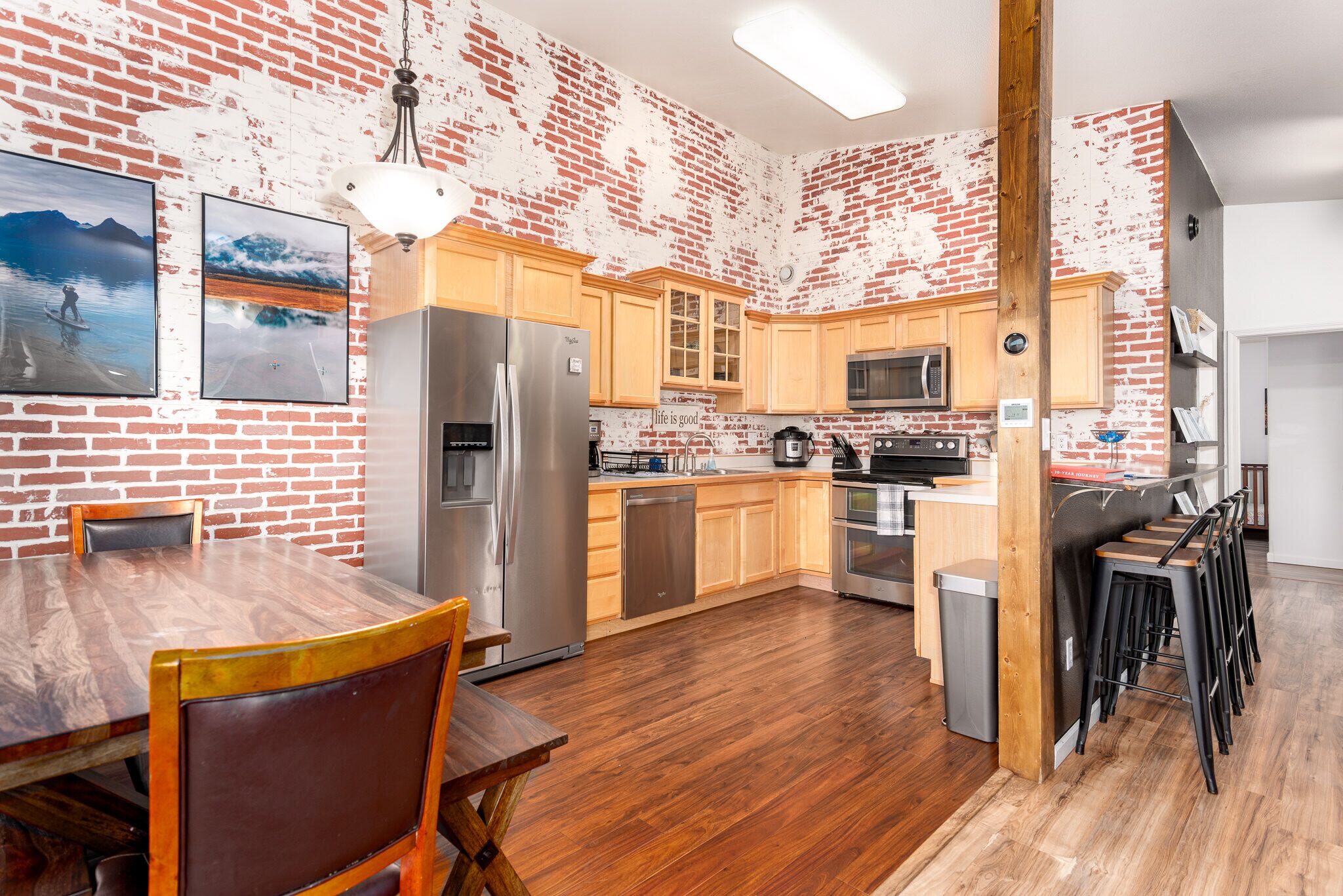 Sauna - Heated Garage - Great Location - Mountain Views - Quiet Neighborhood 