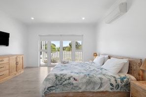 6 bedrooms, iron/ironing board, WiFi - Stunning Lookout Lancelin (Karakin)