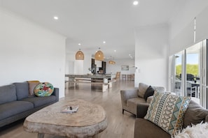 TV, fireplace - Stunning Lookout Lancelin (Karakin)