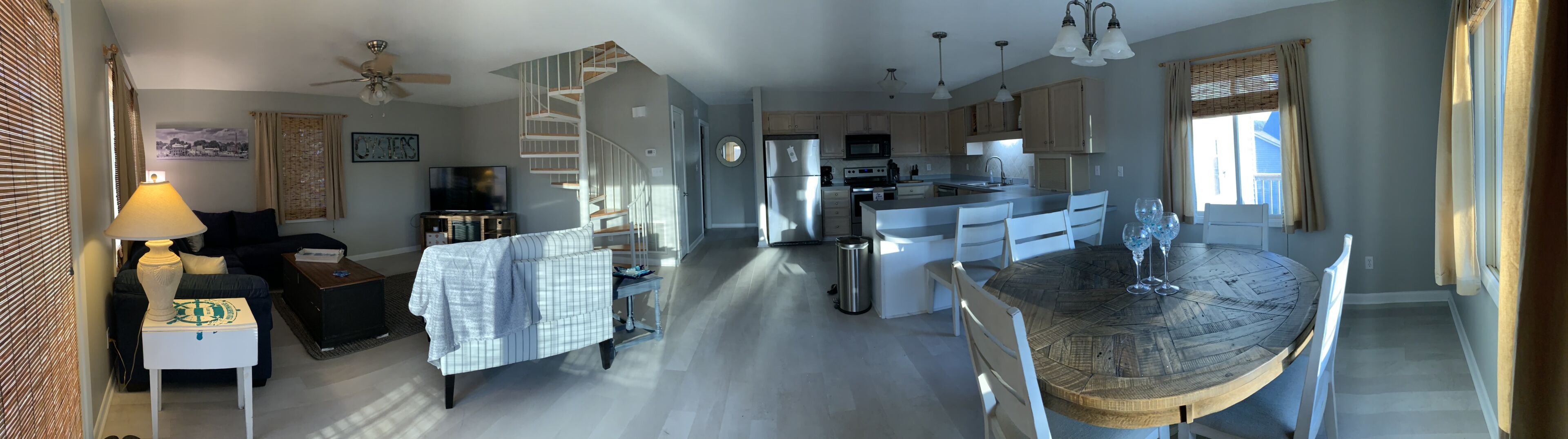 Quiet and quaint beach home with easy walking access to the ocean and sound side