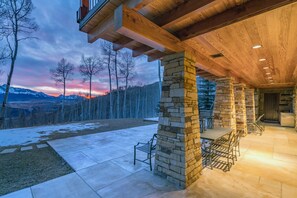 House, 4 Bedrooms | Balcony