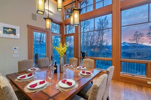 House, 4 Bedrooms | Private kitchen | Fridge, microwave, coffee/tea maker, cookware/dishes/utensils