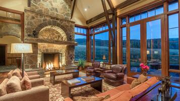 House, Multiple Beds | Living room | 42-inch flat-screen TV with cable channels, TV