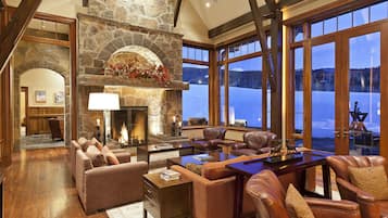 House, Multiple Beds | Living room | 42-inch flat-screen TV with cable channels, TV