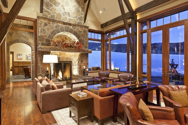 獨棟房屋, 多張床 | 客廳 | 42-吋平面電視、有線頻道、電視