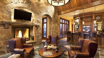 House, Multiple Beds | Living room | 42-inch flat-screen TV with cable channels, TV