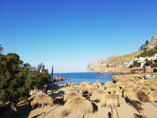 Plage à proximité, chaises longues