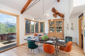 Casa, 6 quartos | Cozinha privada | Geladeira, micro-ondas, cafeteira/chaleira, chapa