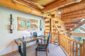 House, Multiple Beds (SLOPESIDE LODGE) | Interior