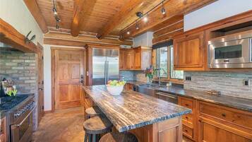 House, Multiple Beds (SLOPESIDE LODGE) | Private kitchen | Fridge, microwave, stovetop, dishwasher