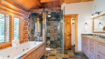 House, Multiple Beds (SLOPESIDE LODGE) | Bathroom | Combined shower/tub, jetted tub, hair dryer