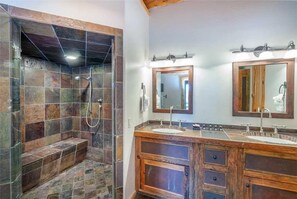 House, Multiple Beds (SLOPESIDE LODGE) | Bathroom | Combined shower/tub, jetted tub, hair dryer - Slopeside Lodge (Telluride)