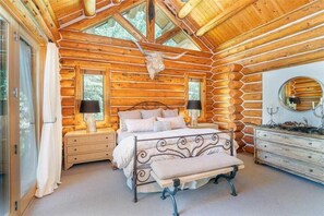House, Multiple Beds (SLOPESIDE LODGE)