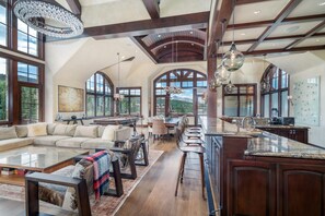 Condo, Multiple Beds (TELEMARK TOWER) | Lobby sitting area